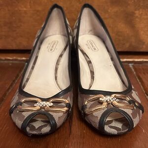 EUC Coach Signature heels - Size 8